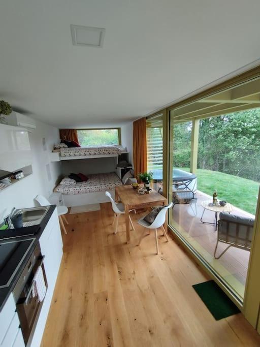Holiday House Hona Lux Velike Lasce Exterior photo
