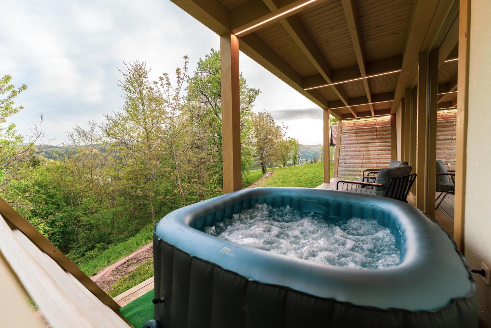 Holiday House Hona Lux Velike Lasce Exterior photo